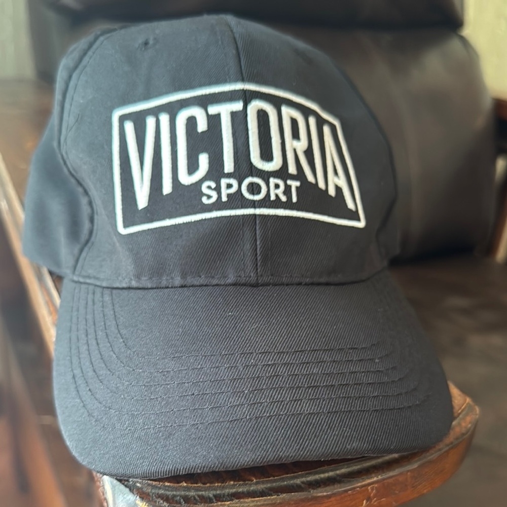 Victoria Sport Black Cap